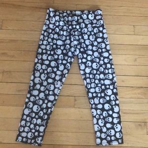 Onzie skull size XS Capri leggings skull pattern